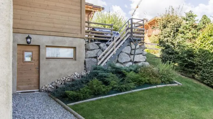 Escalier d'accès depuis le parking