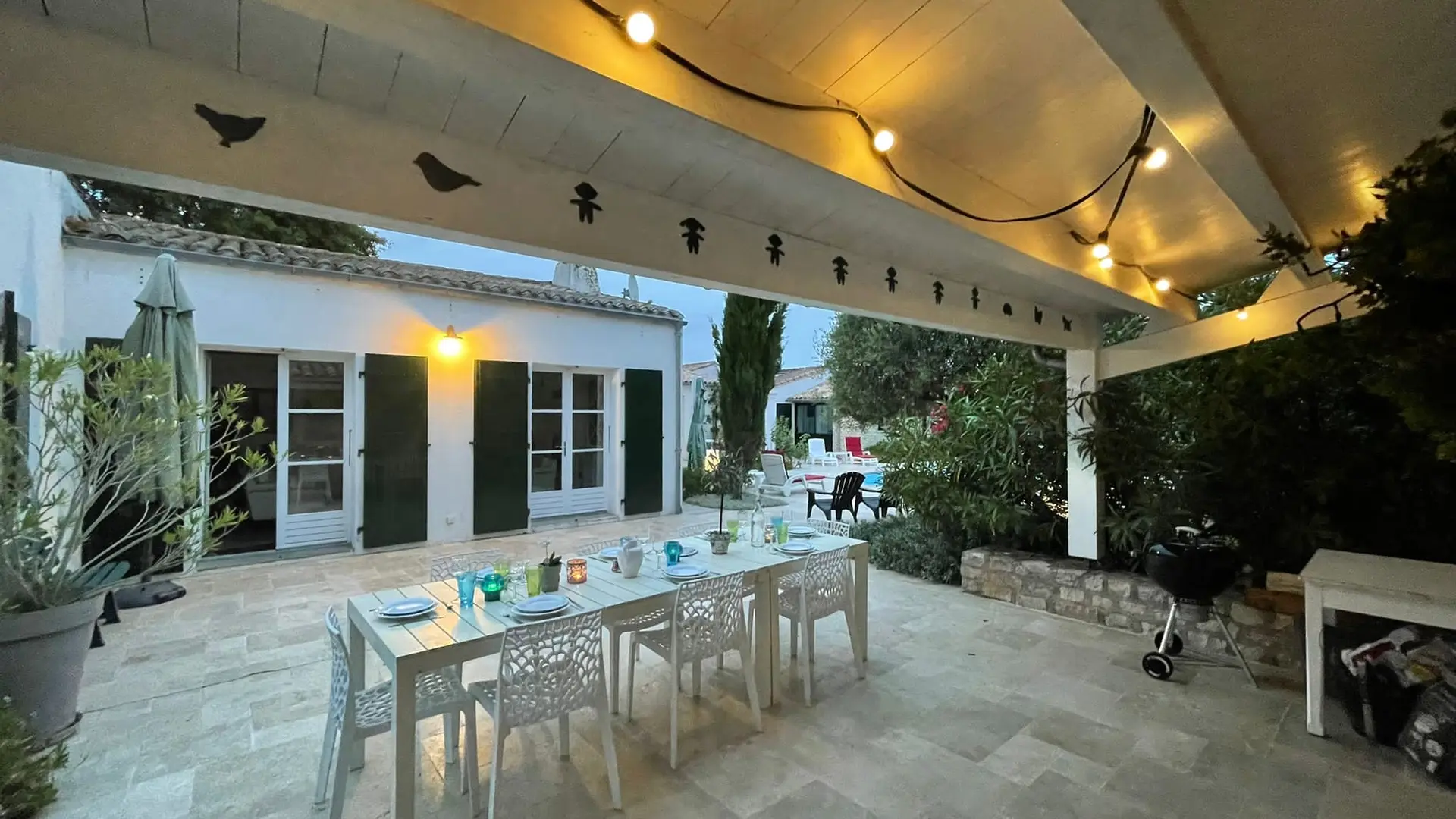 Large outdoor table