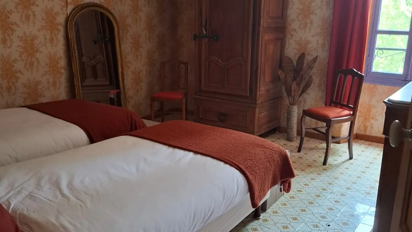 Les Sentiers de l'Abondance - Gîte Bucolique in Eygalières Bedroom 2