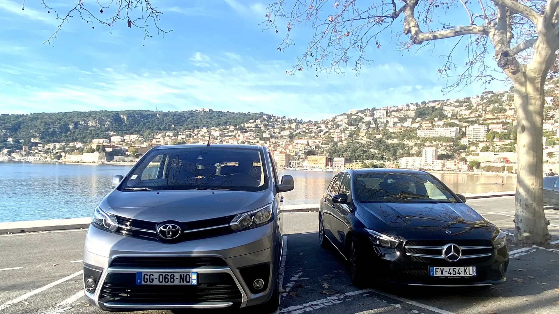 Véhicules Toyota Proace et Mercedes Classe B