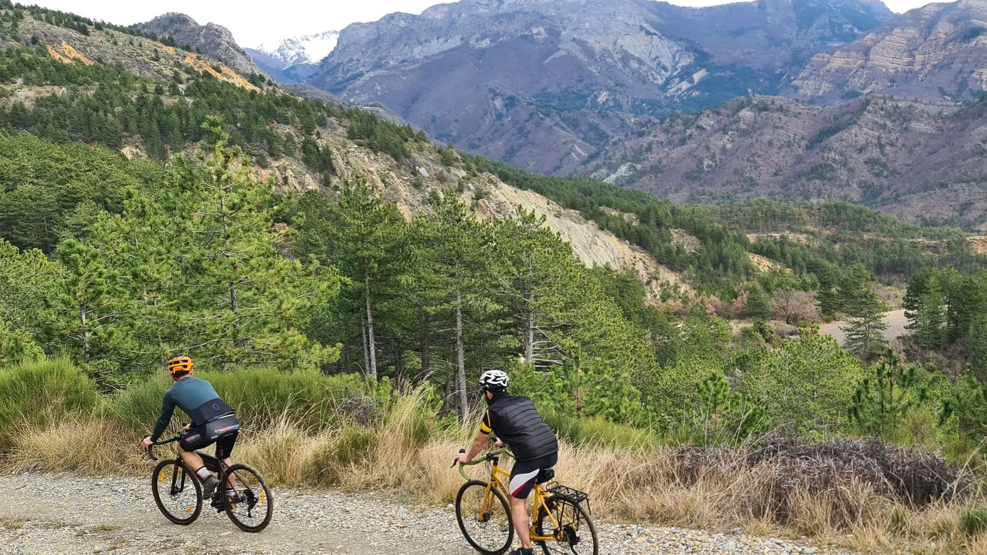 Sur les rives du Vançon, belle descente sur piste !