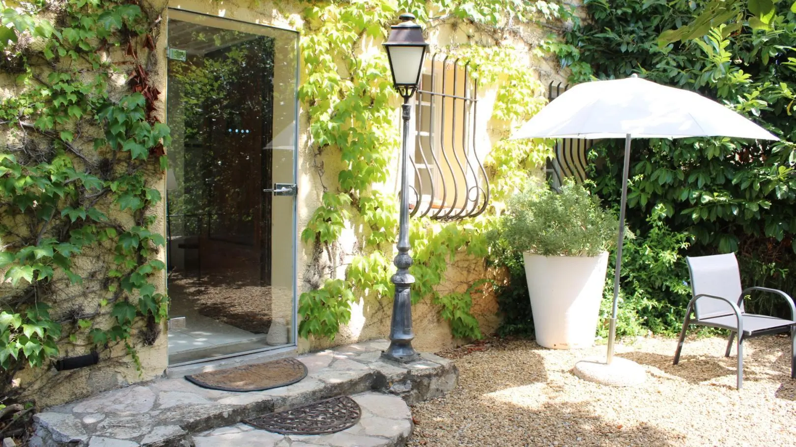 Gîte Le Mas du Pèlerin-Entrée- du gîte-Auribeau sur Siagne-Gîtes de France Alpes-Maritimes