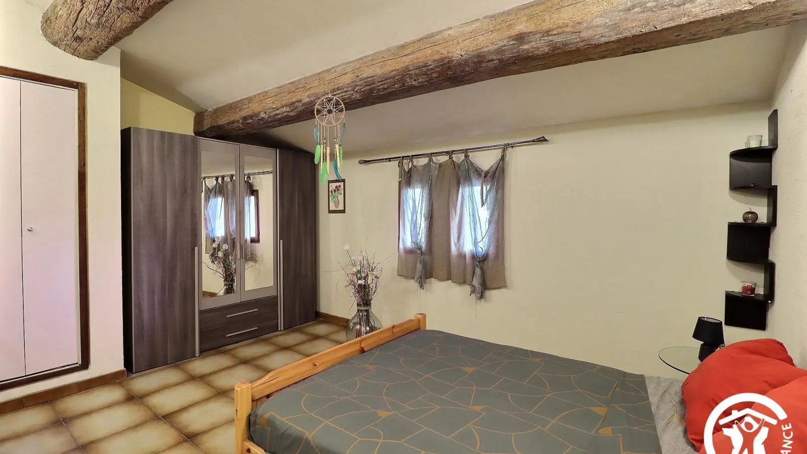 chambre 1 lit 2 personne, armoire rangement