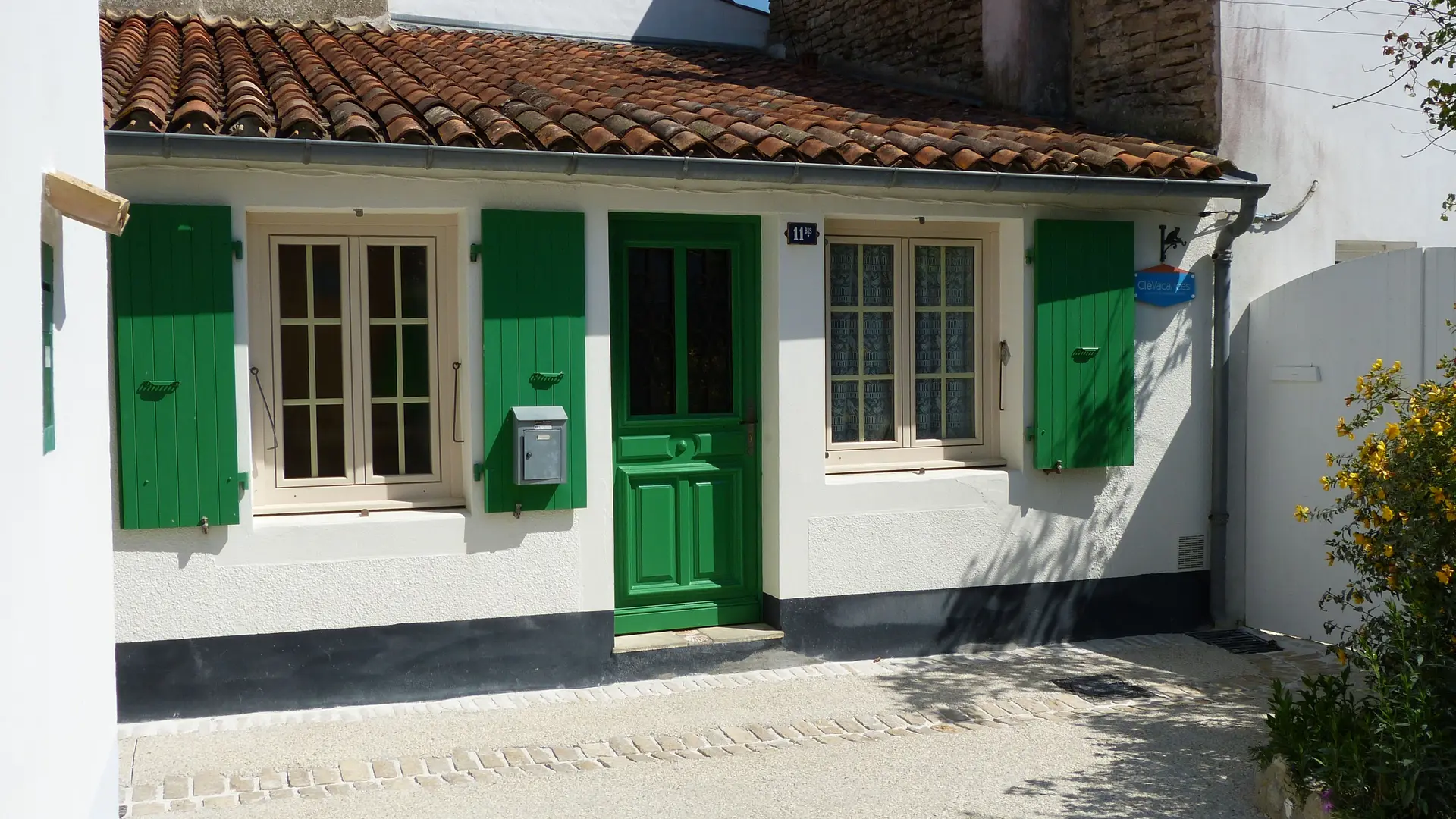 House facing the courtyard