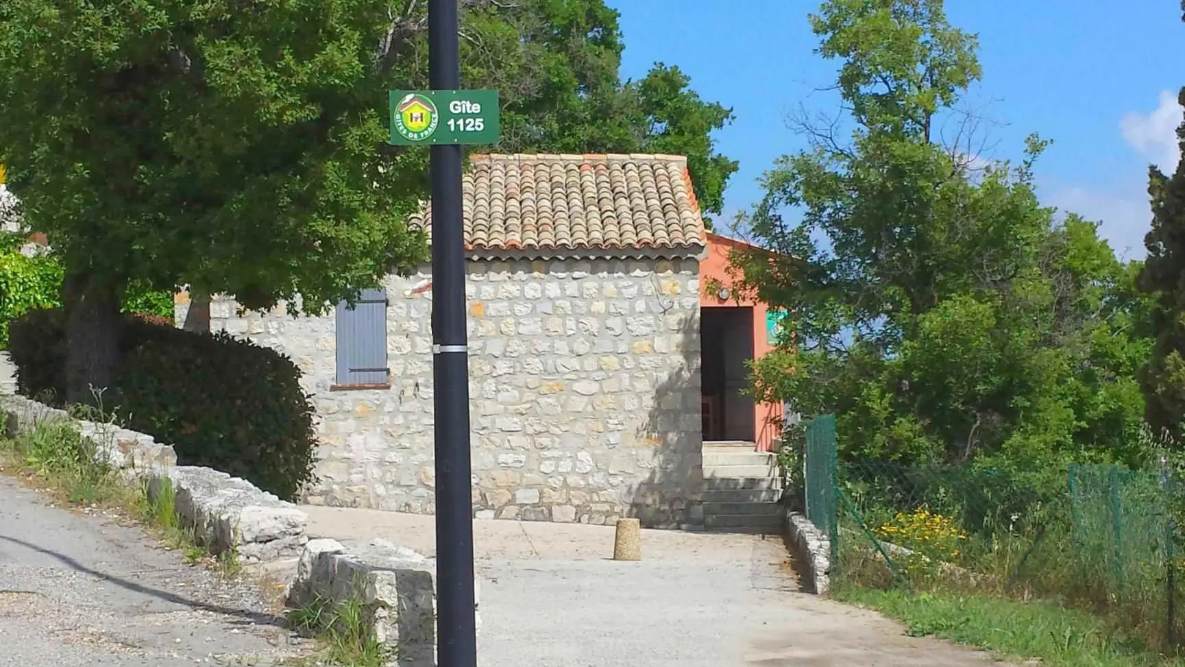 L'Ourméou-Accés au gîte et parking privatif-Coursegoules-Gites de France Alpes-Maritimes