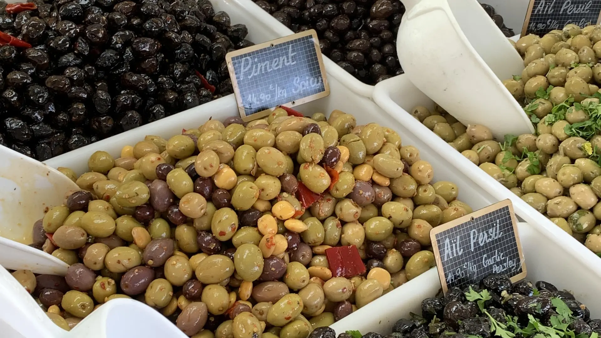 Les olives au marché