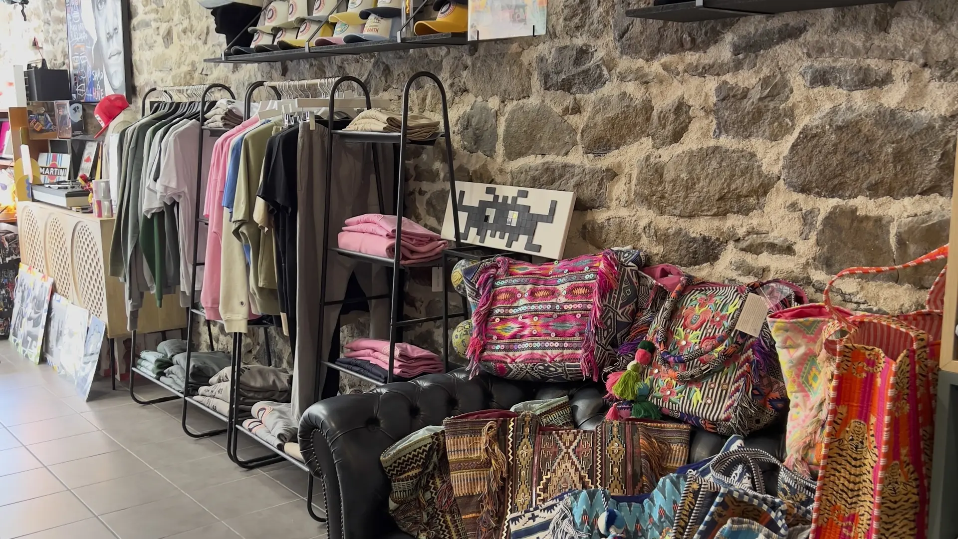 Intérieur boutique - coin canapé