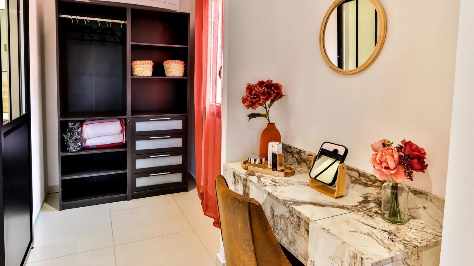Chambre à l'étage avec salle d'eau privative et dressing
