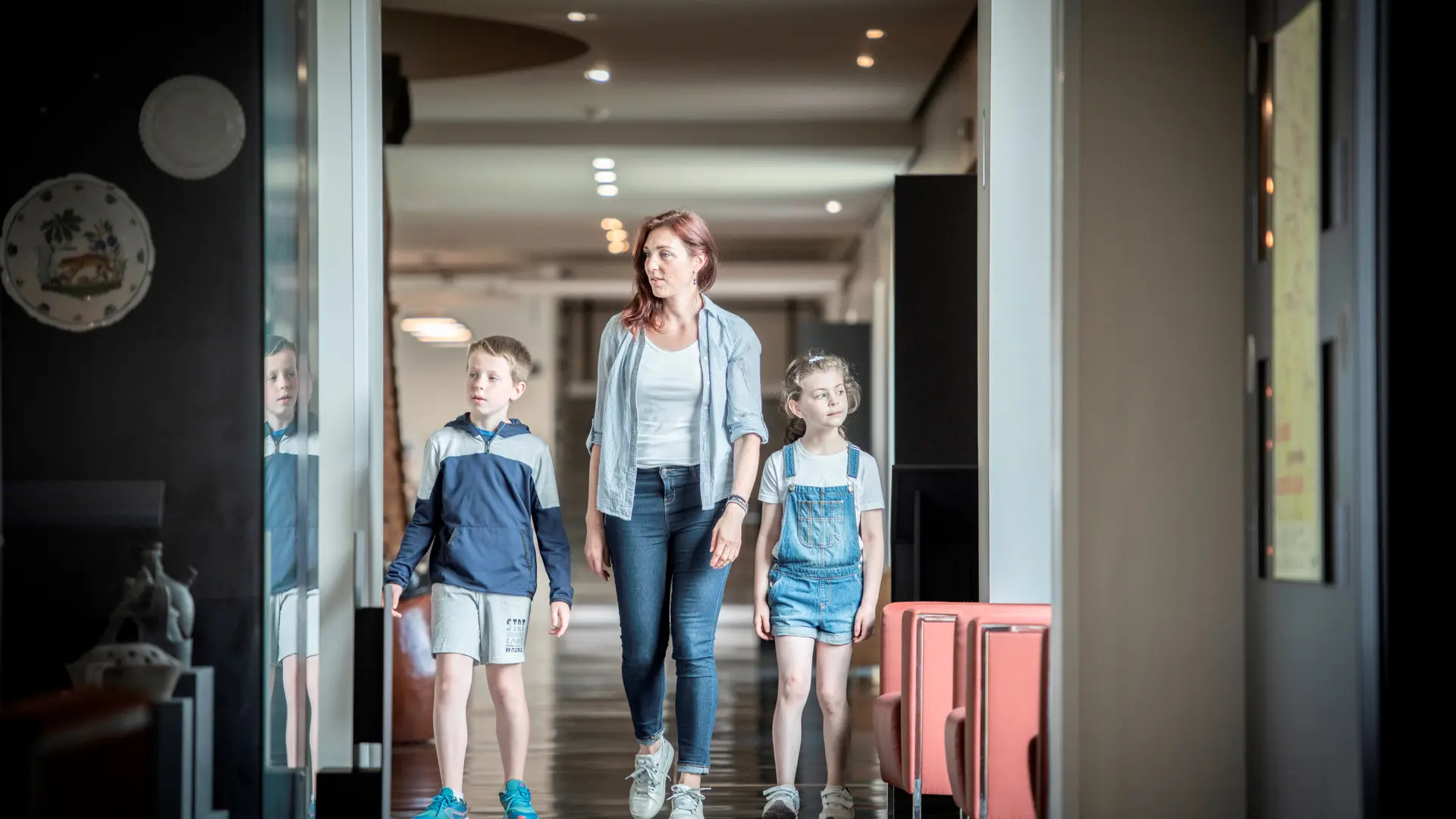 Une famille en visite au musée/ Lezoux