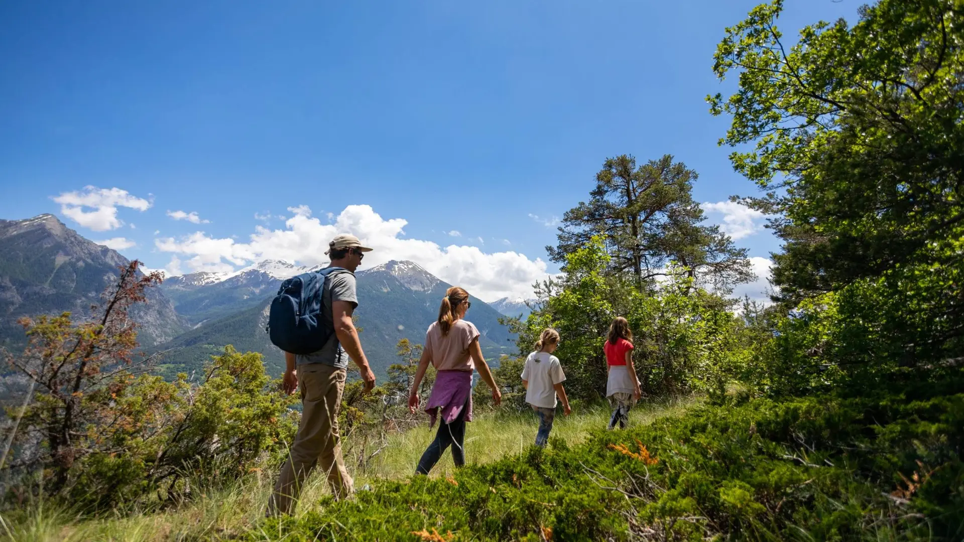 Montée au belvédère de Roche Rousse