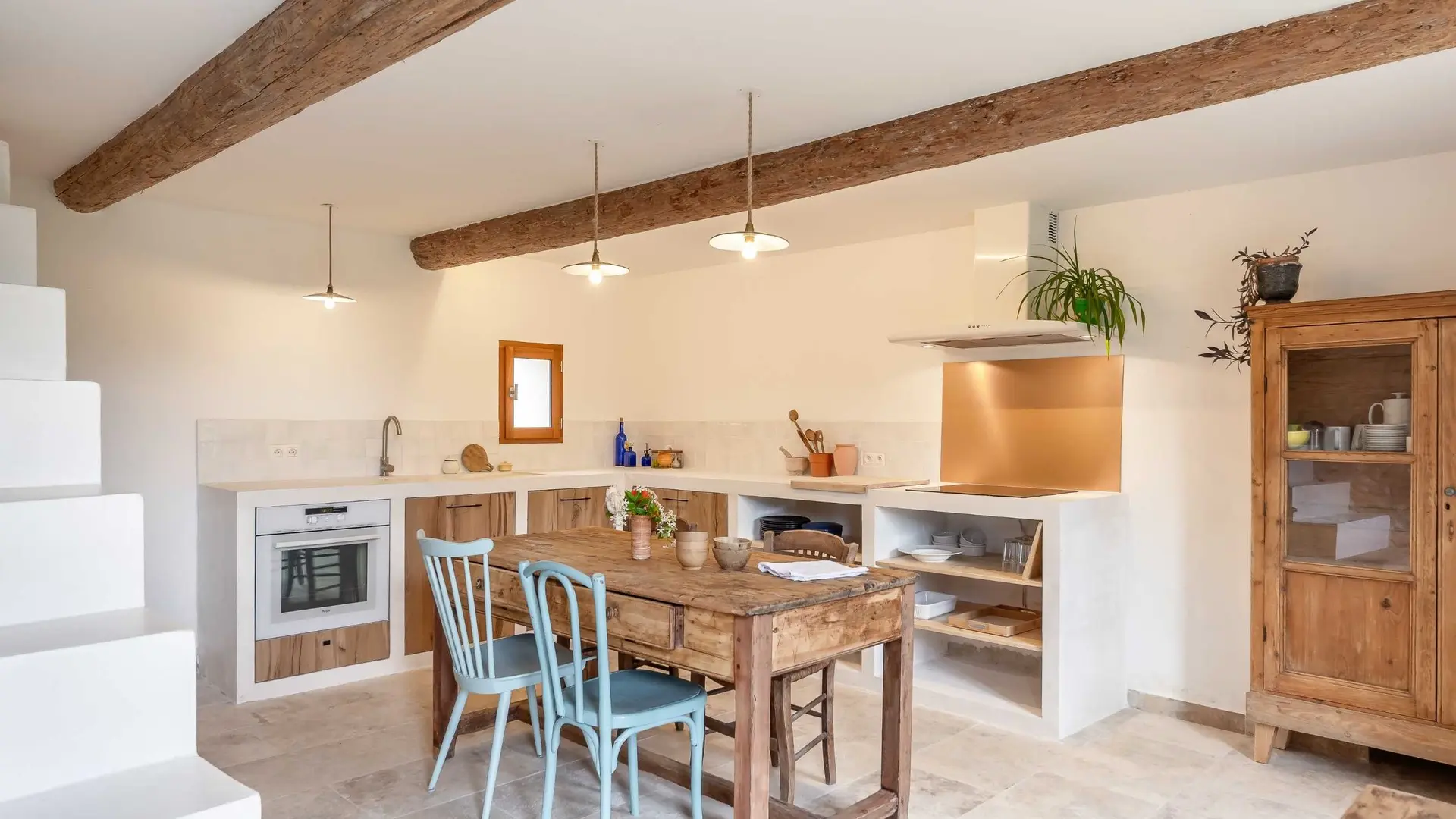 La bergerie des Sorgues_L'Isle-sur-la-Sorgue salle à manger bois et blanc