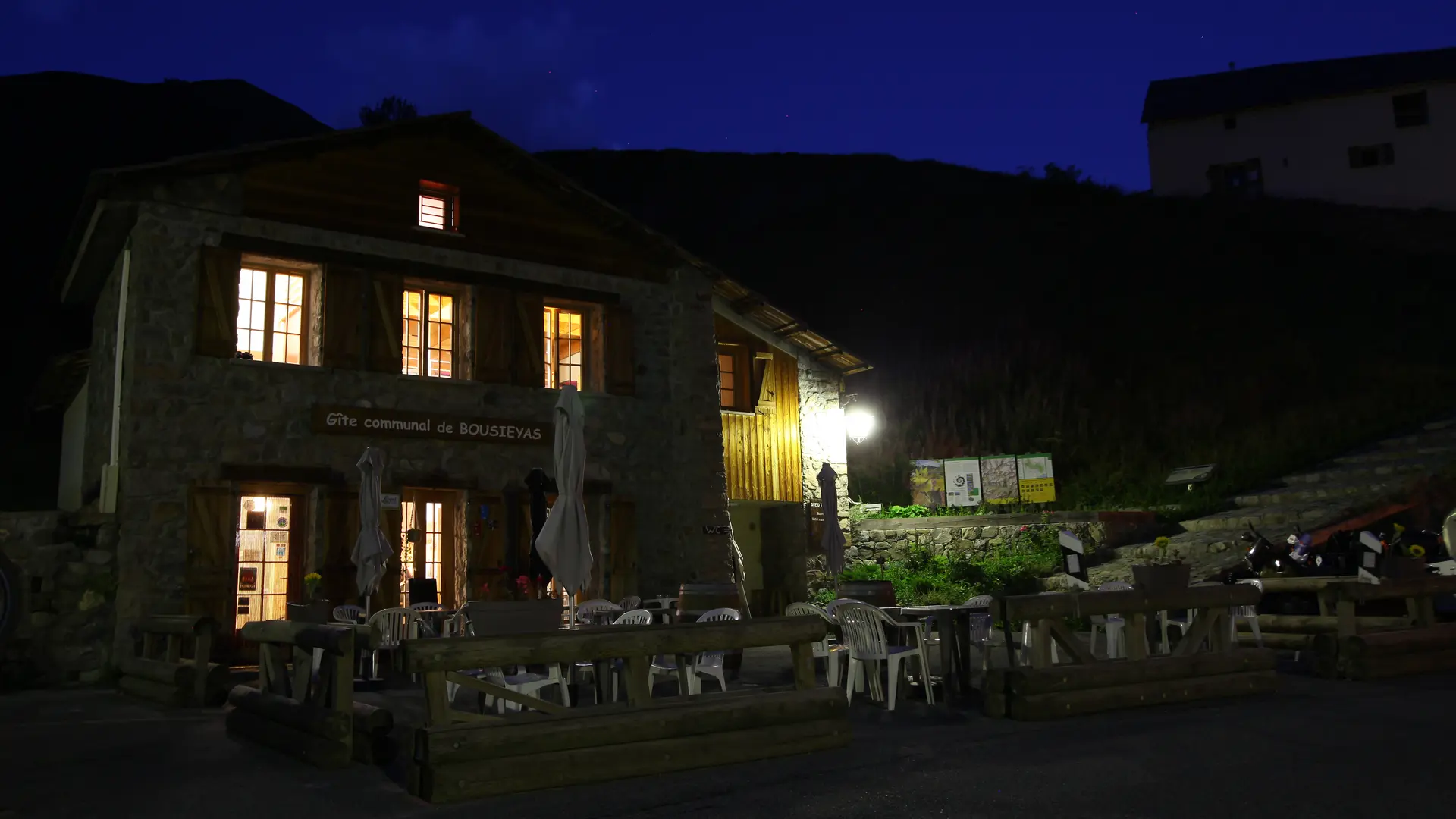 Gîte d'étape de Bousieyas de nuit