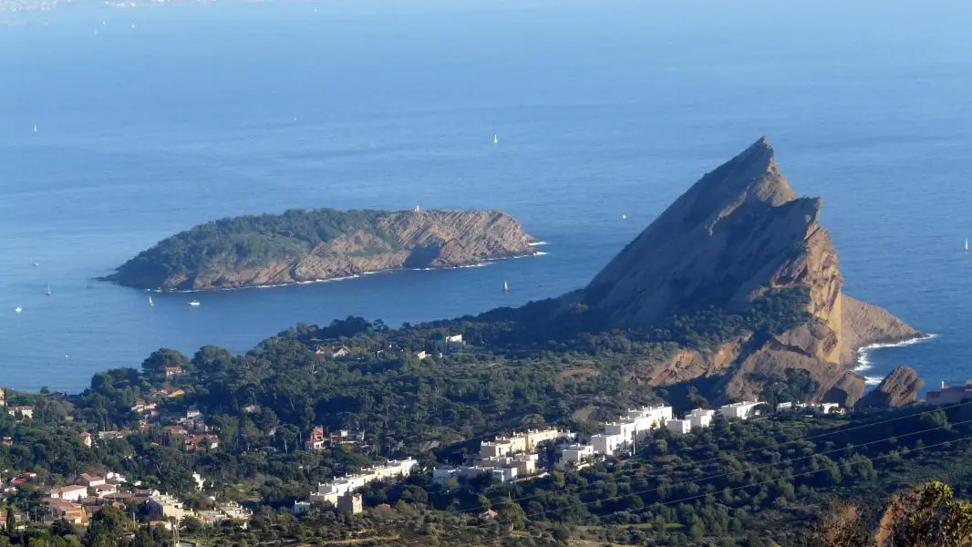 Le bec de l'aigle et l'île verte