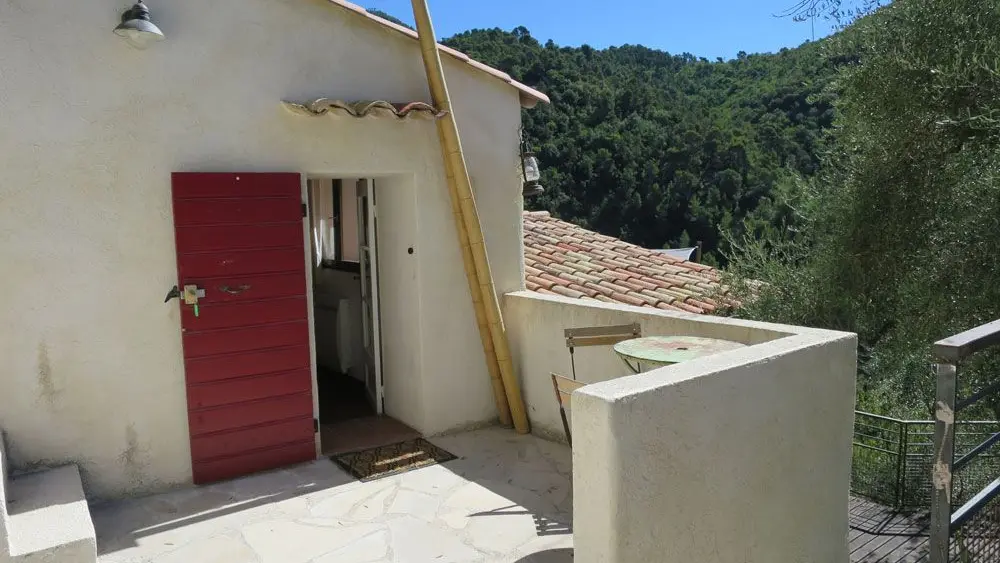 Gîte les Figaires - Terrasse côté Chambre 