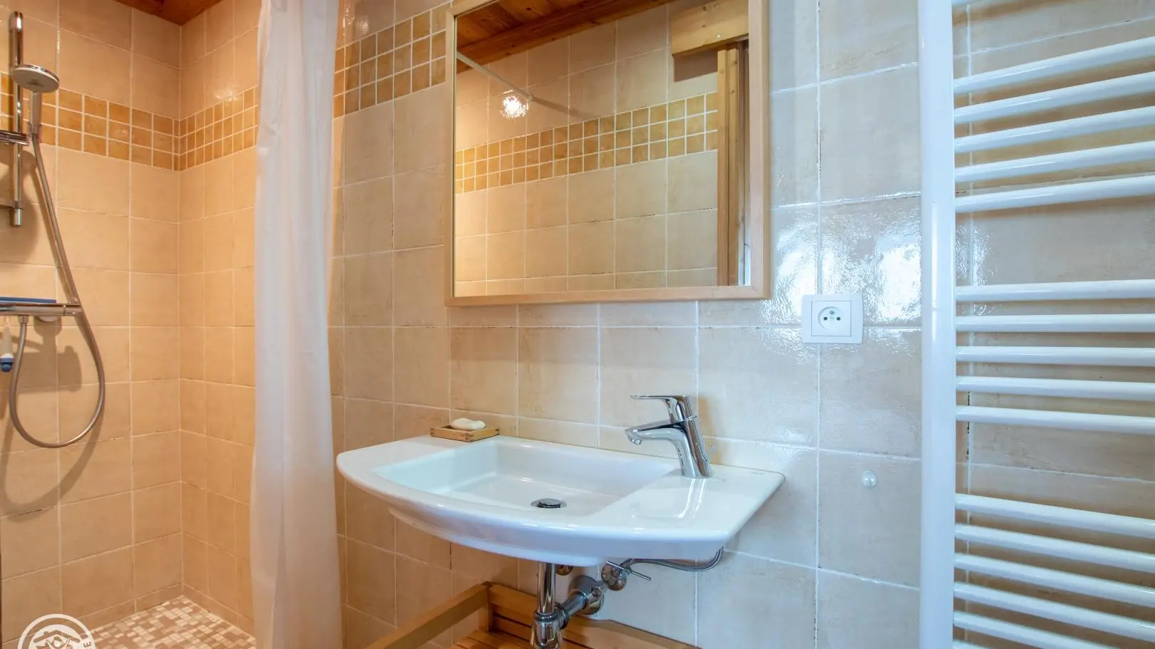 Salle d'eau privative.