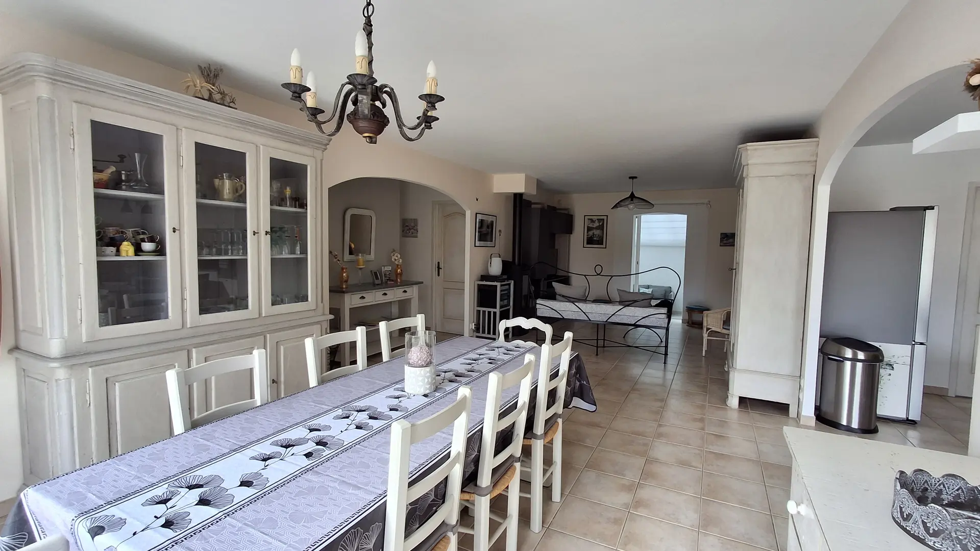 La Bastide de Laura_L'Isle-sur-la-Sorgue salle à manger