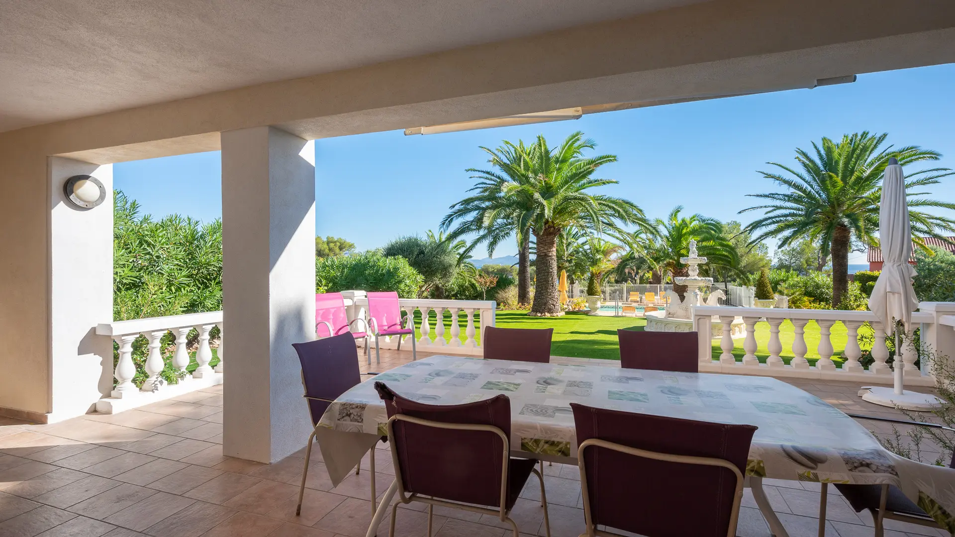 Terrasse - vue piscine