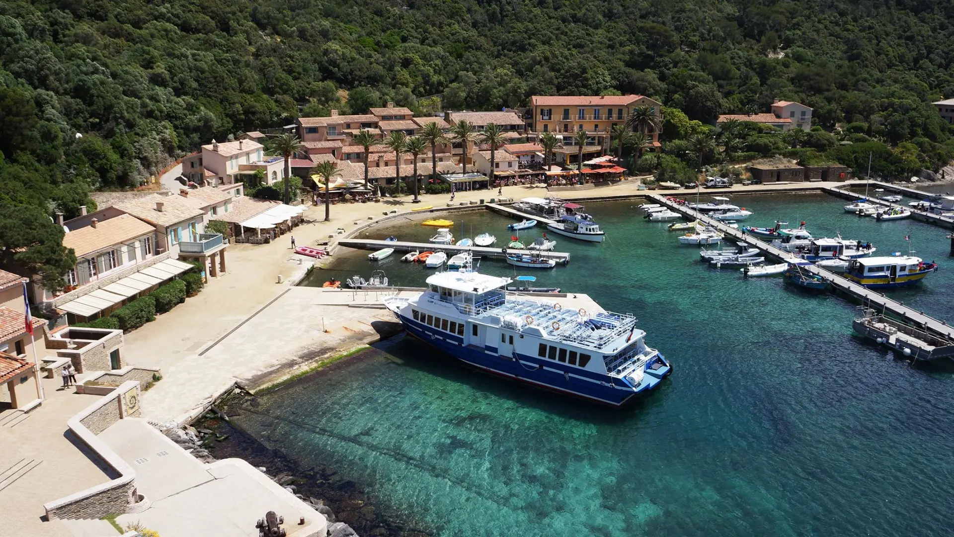 Navette au départ du port de Hyères pour Port Cros / Tlv Tvm