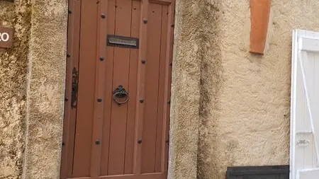 Portes anciennes à Gassin, l'un des Plus Beaux Villages de France - https://gassin.euPortes anciennes