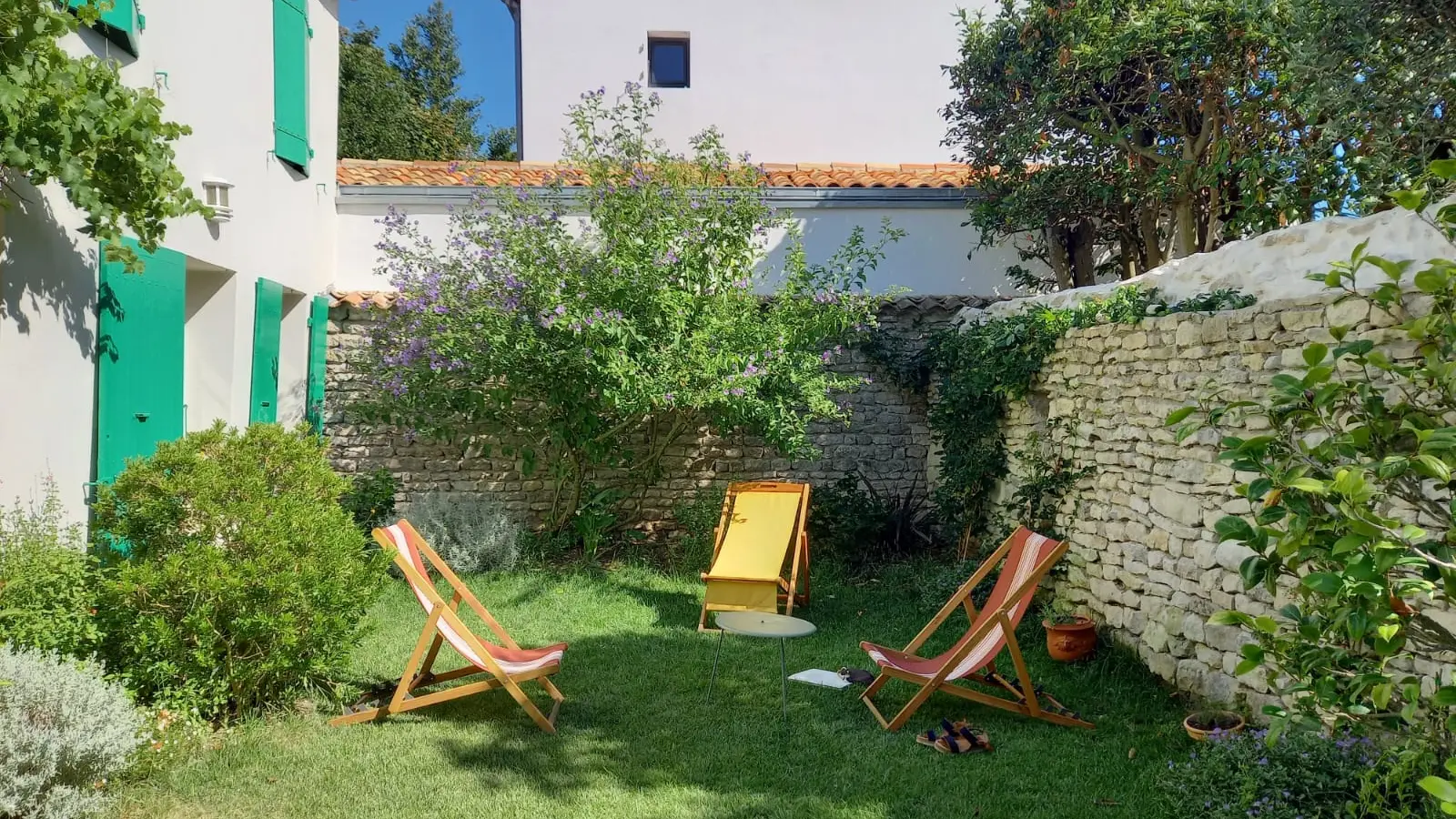 Verde jardín orientado al sur