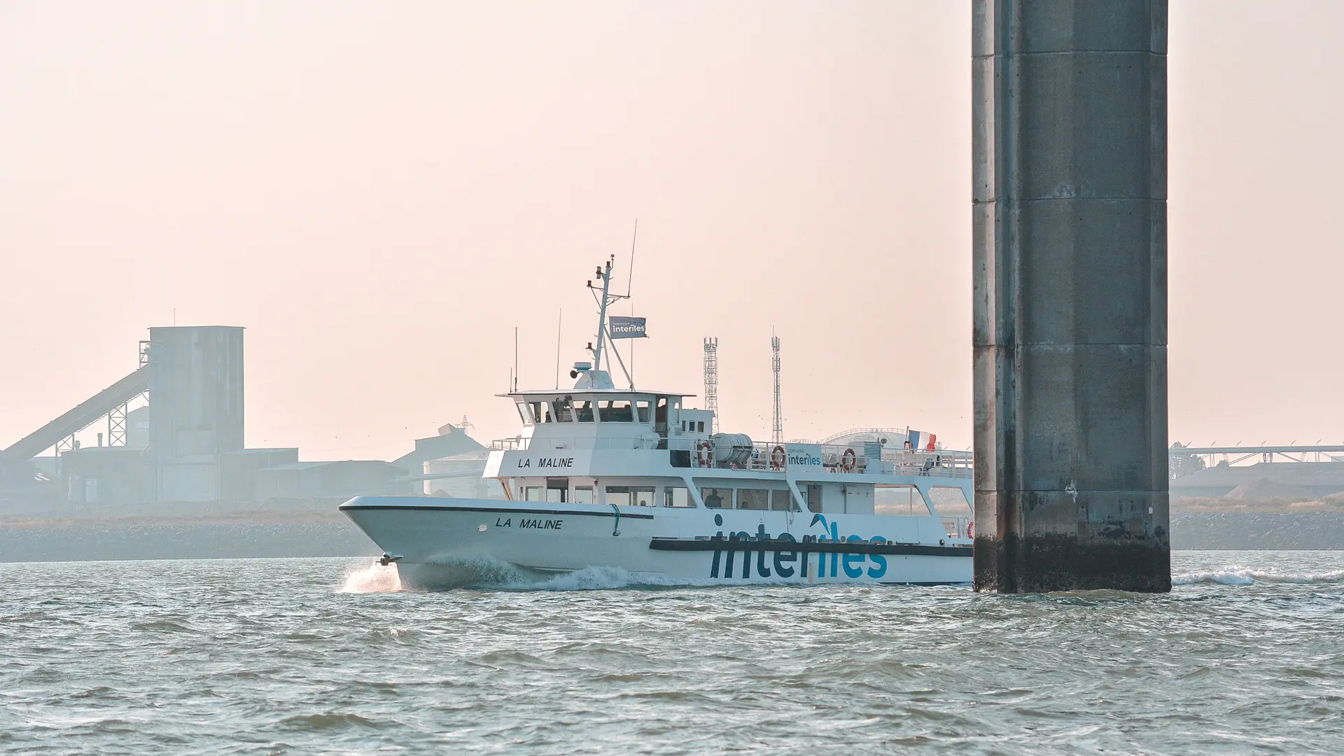 Liaison maritime : Île de Ré  La Rochelle