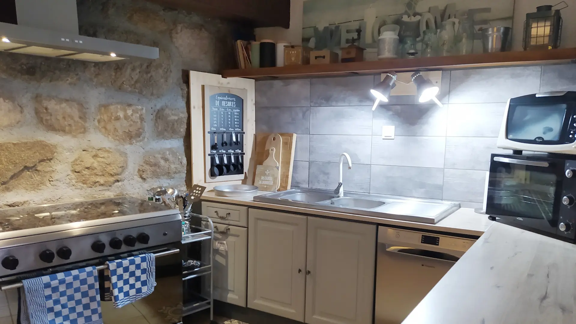 La Bâtisse aux Lanternes - Gîtes de Charme à St Bonnet le Château (42)