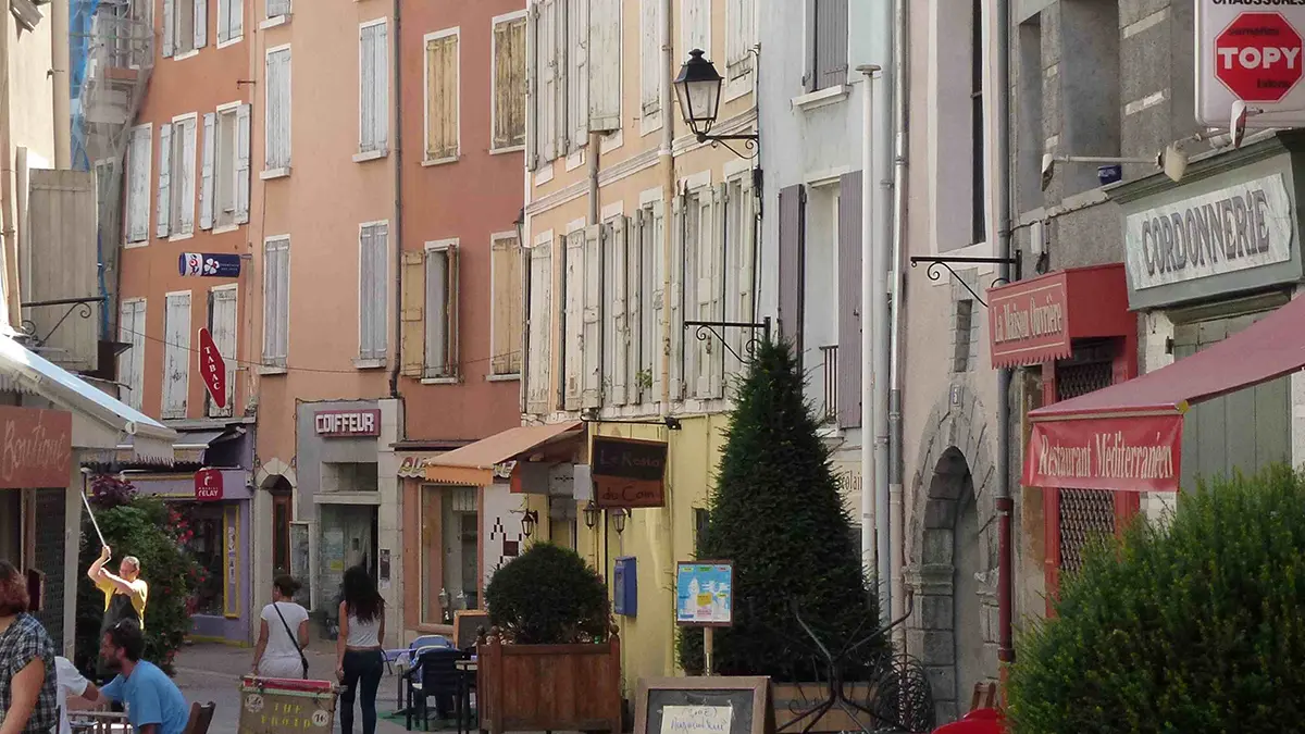 Rue piétonne et commerçante