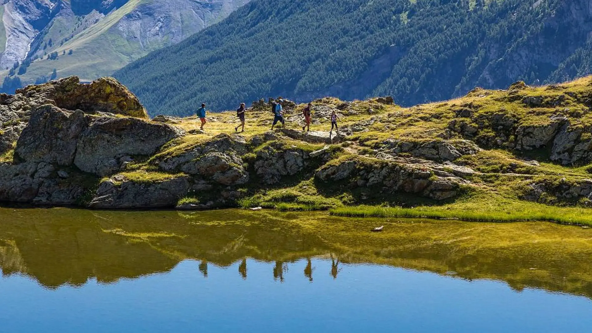 Randonneurs au lac Lérié