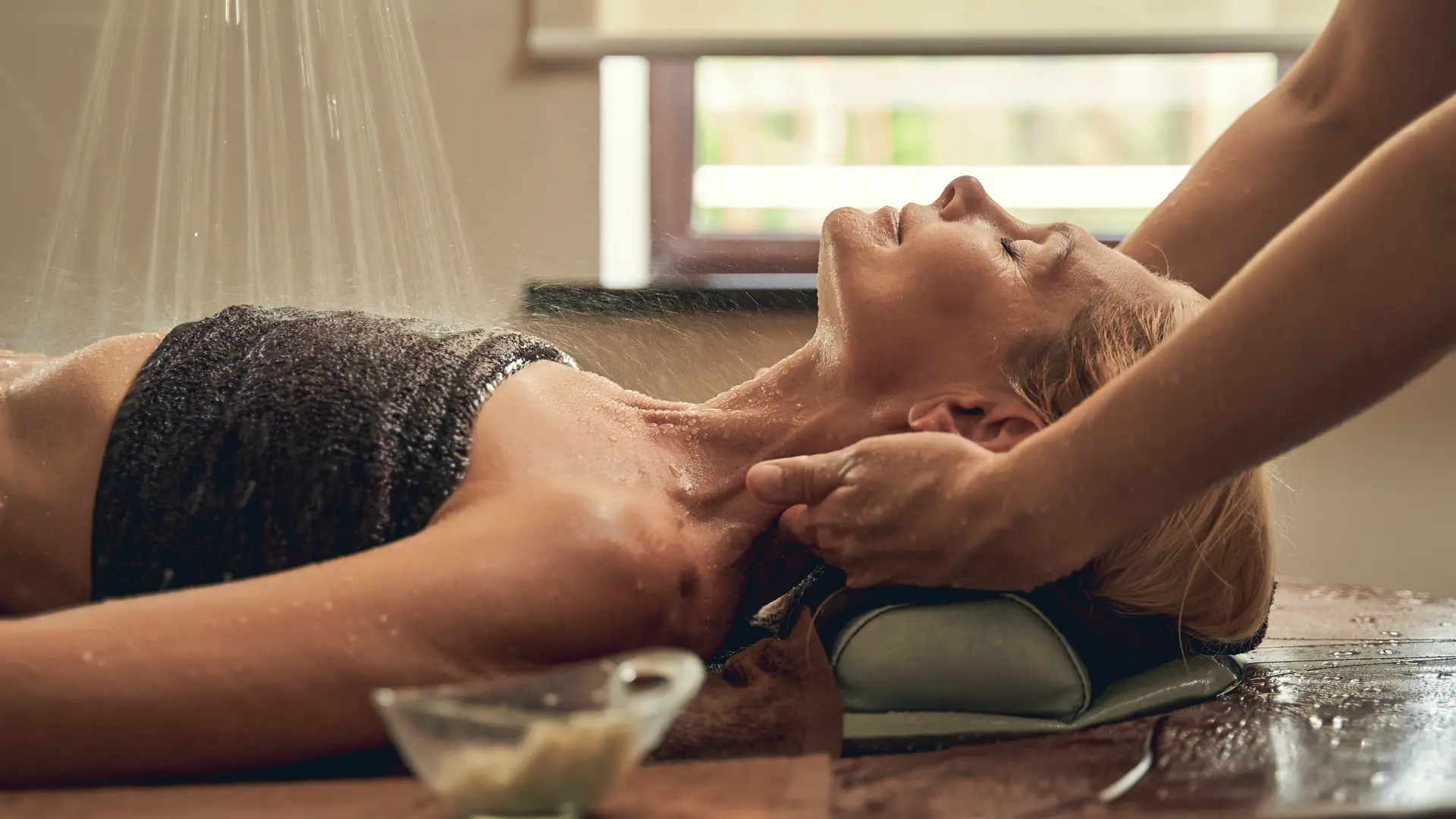 Massage im Meeresregen