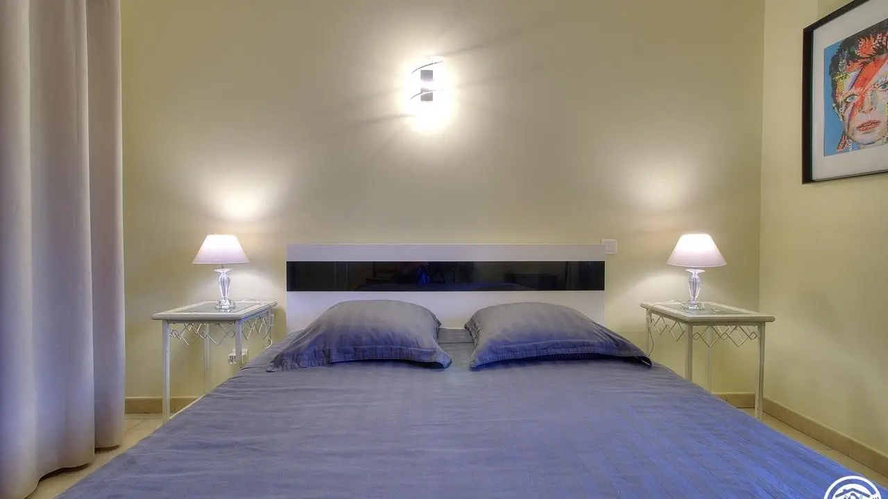 Chambre 3 (lit largeur 160) donnant sur jardin