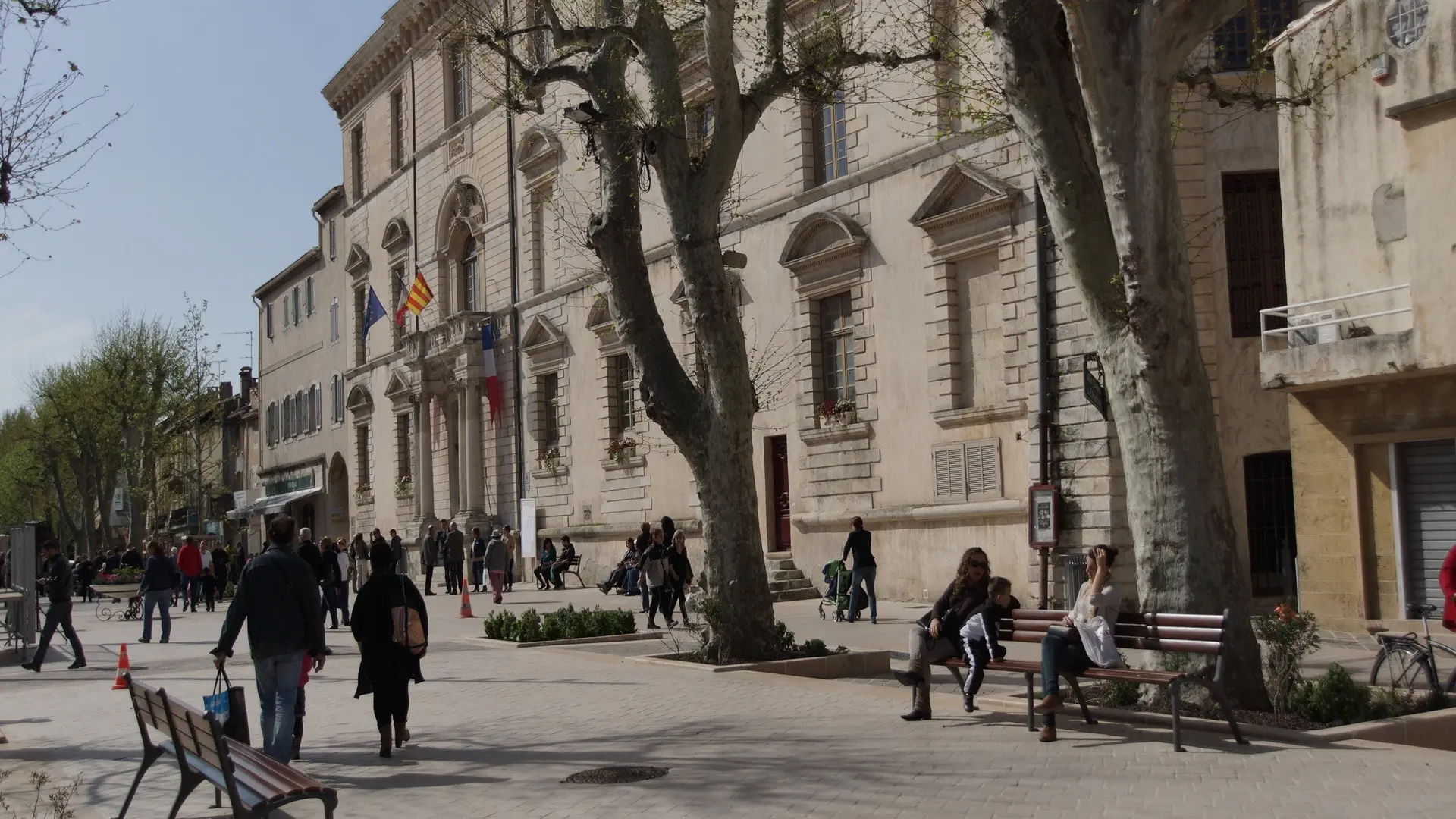 Esplanade devant Chateau des Covet