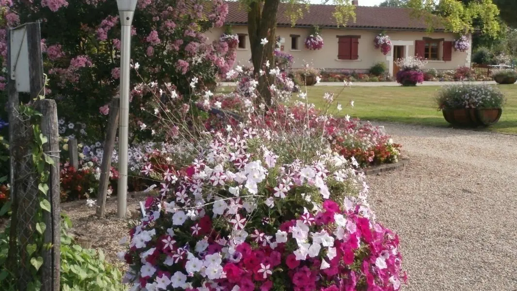 Les chambres se situent dans une maison indépendante de la maison des propriétaires.