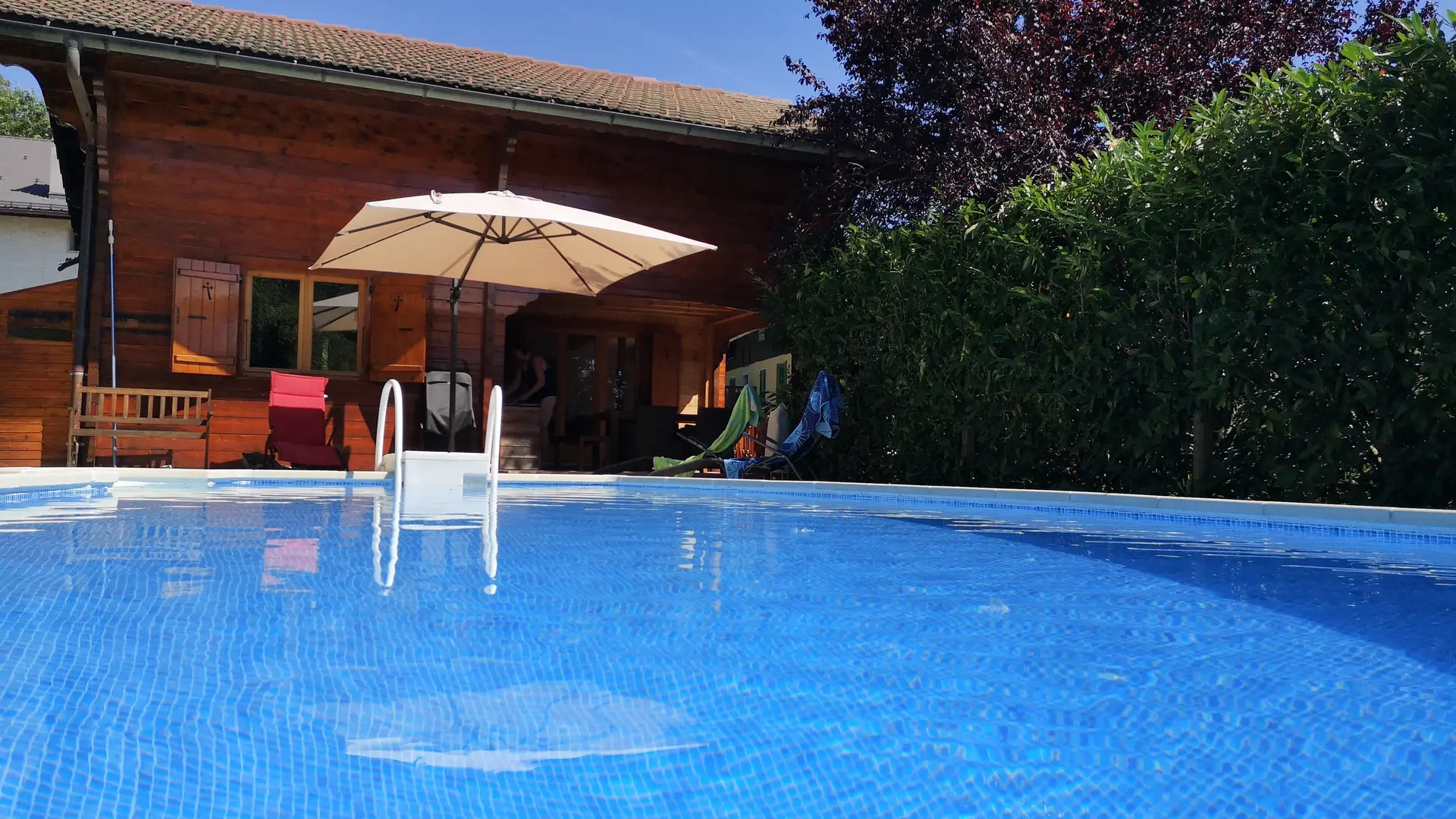 piscine et terrasse