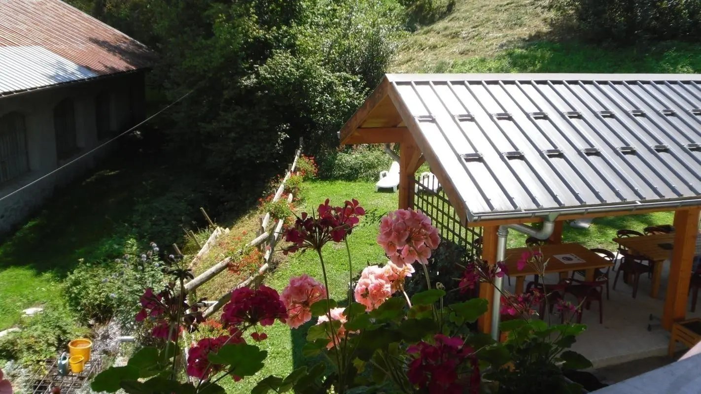 Le jardin vu du gîte le Moulin