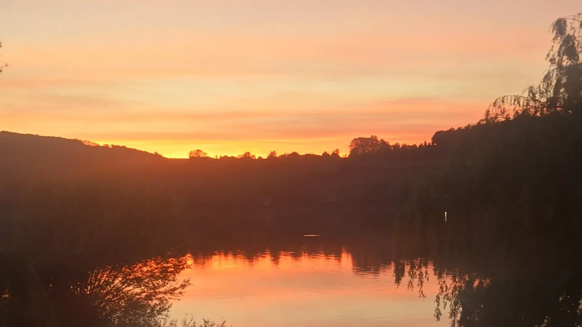 Couché de soleil sur le lac vu du snack