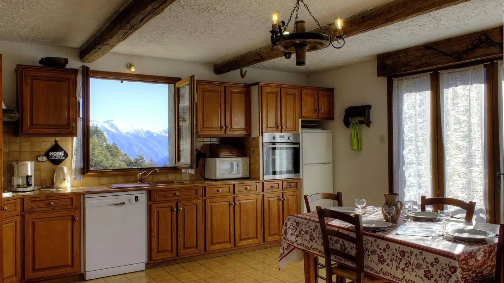 Gîte L'Oustal n°2-Cuisine/Coin repas-Auron-Gîtes de France Alpes-Maritimes