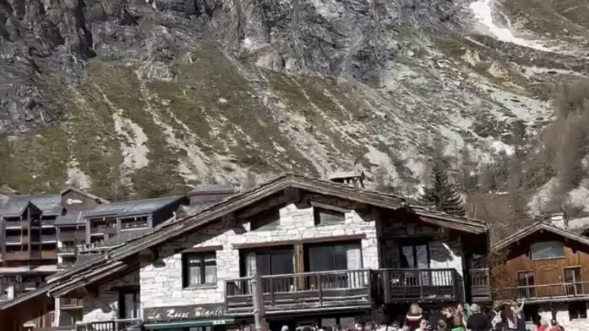 Depuis l arrivée des pistes_La Rosée Blanche