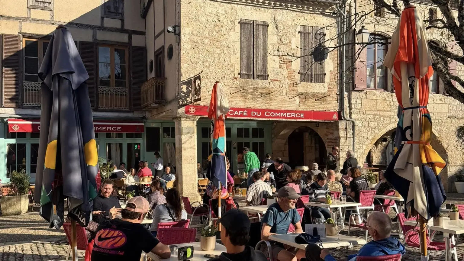 Terrasse Café du Commerce - Chez Dono_Lauzerte