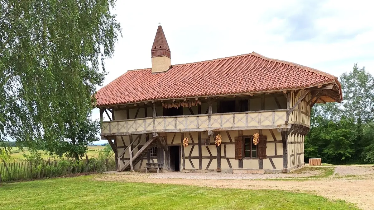 La Ferme de la Forêt 01 COURTES