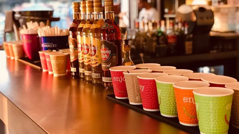 Restaurant, plage privée, bar