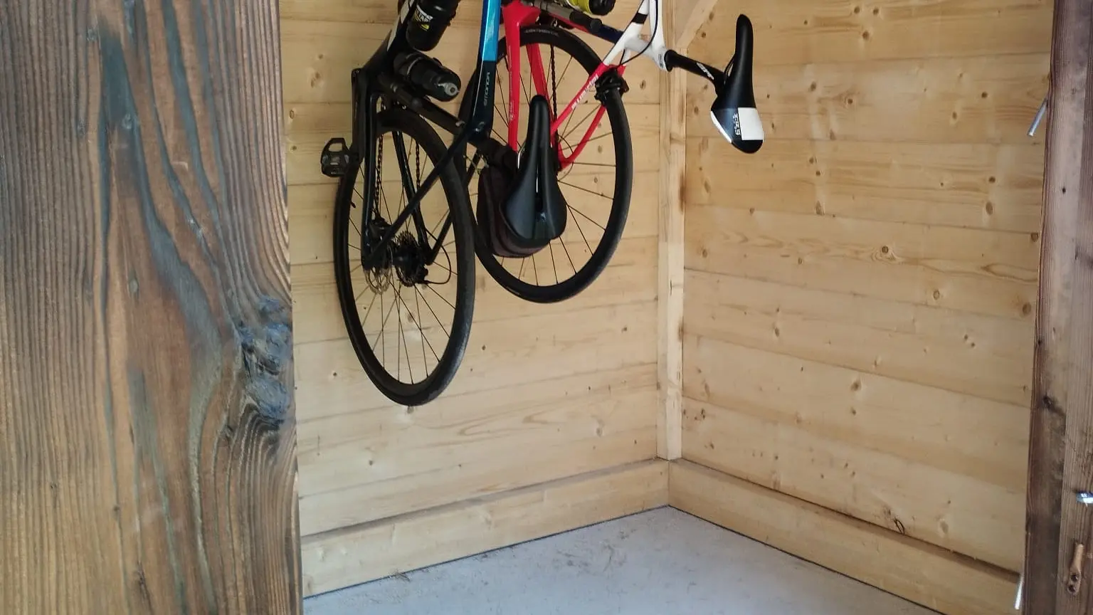 Suspensions vélos rangement