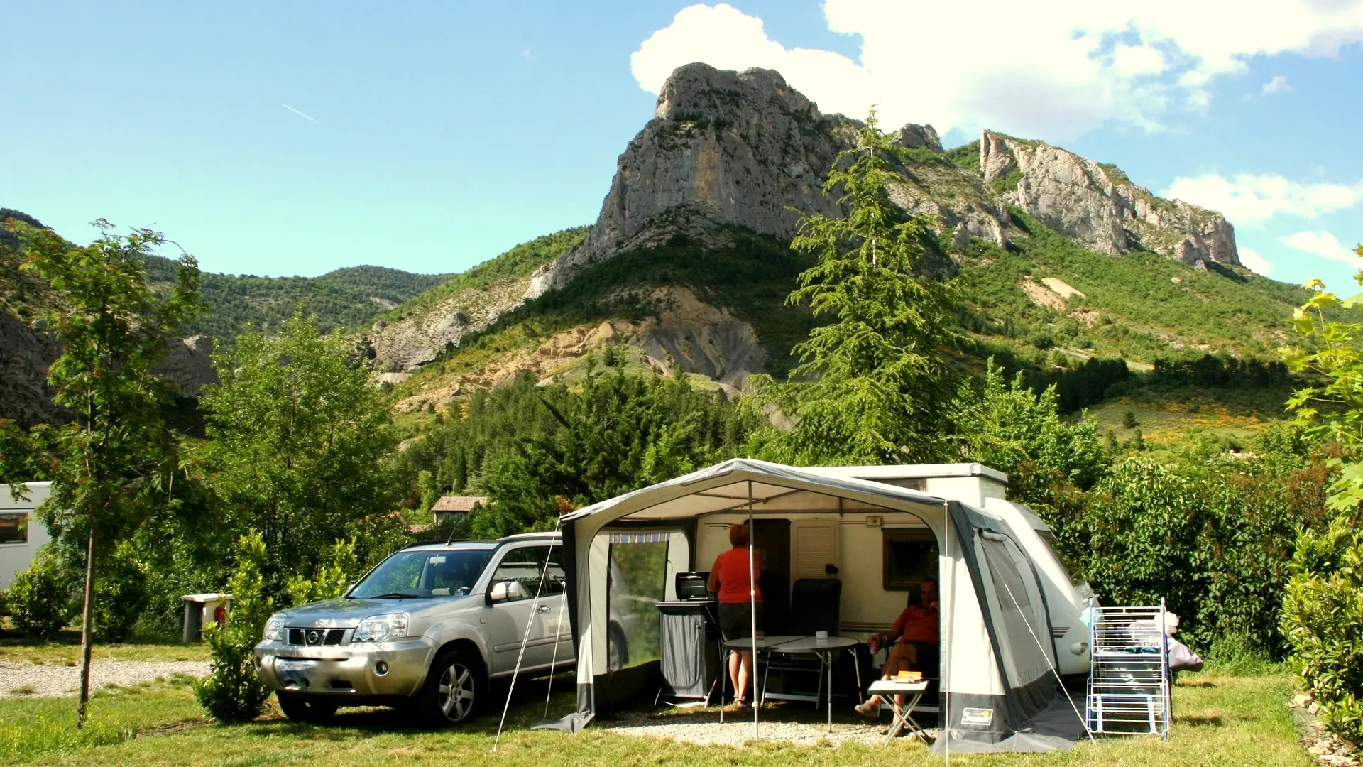 Emplacements vastes avec vue