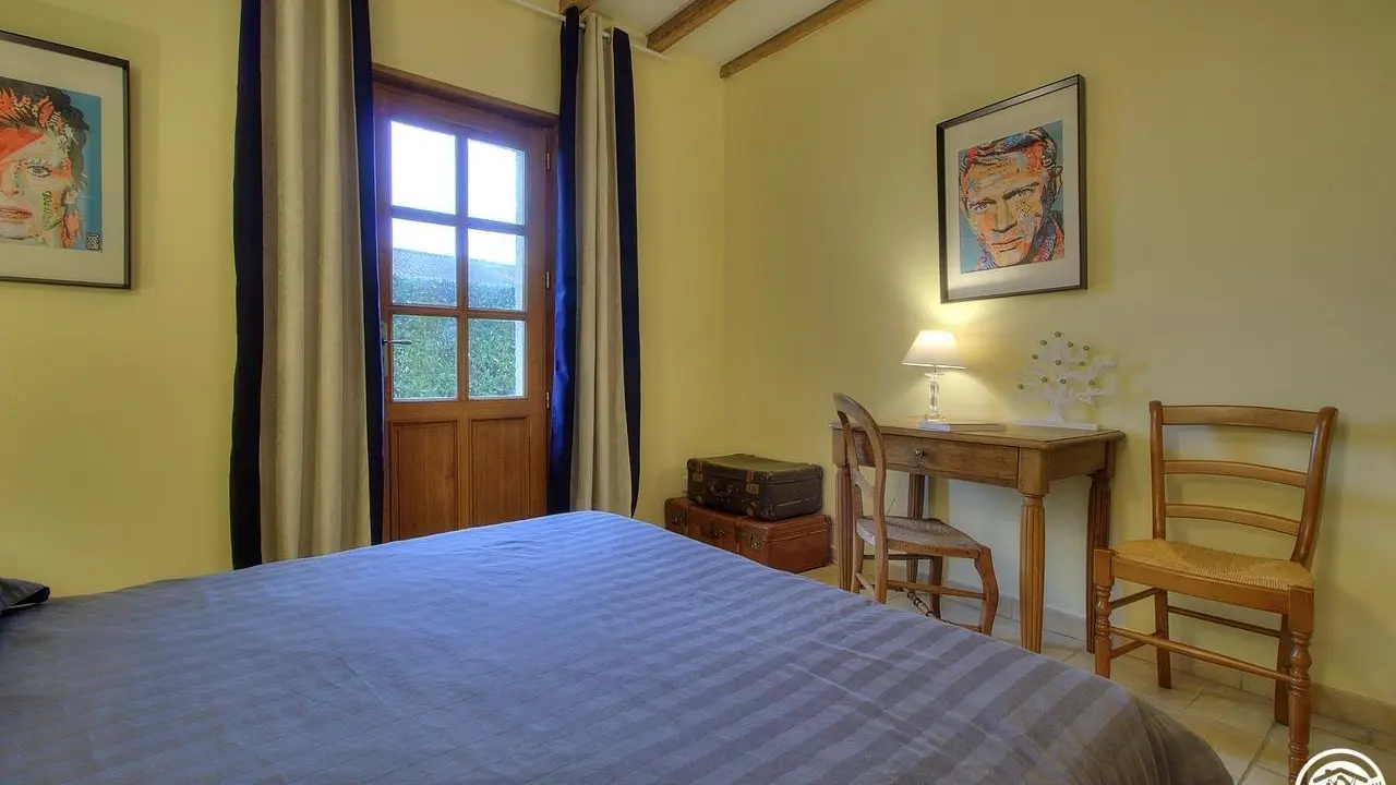 Chambre 3 (lit largeur 160) donnant sur jardin
