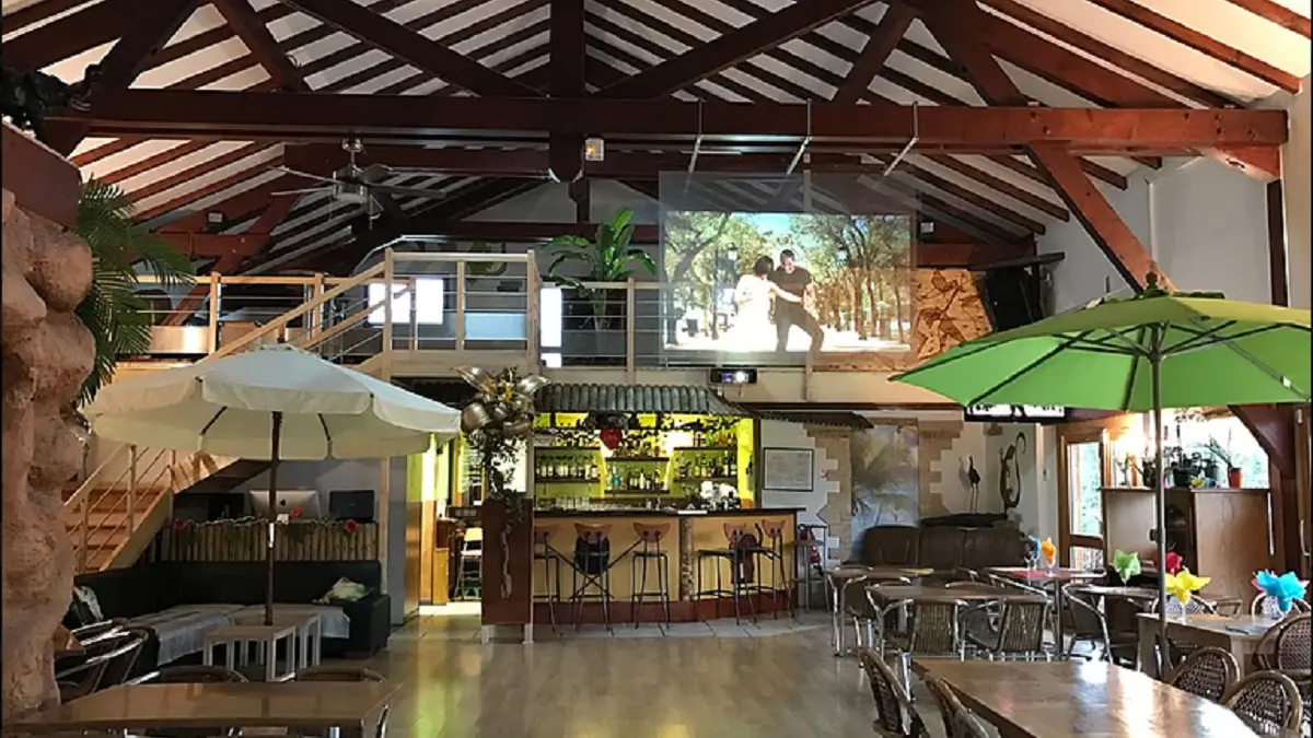 salle de restaurant - piste de danse - bar