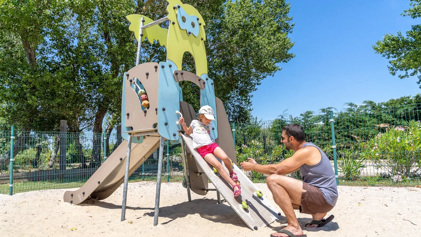 Spielplatz und Rutsche