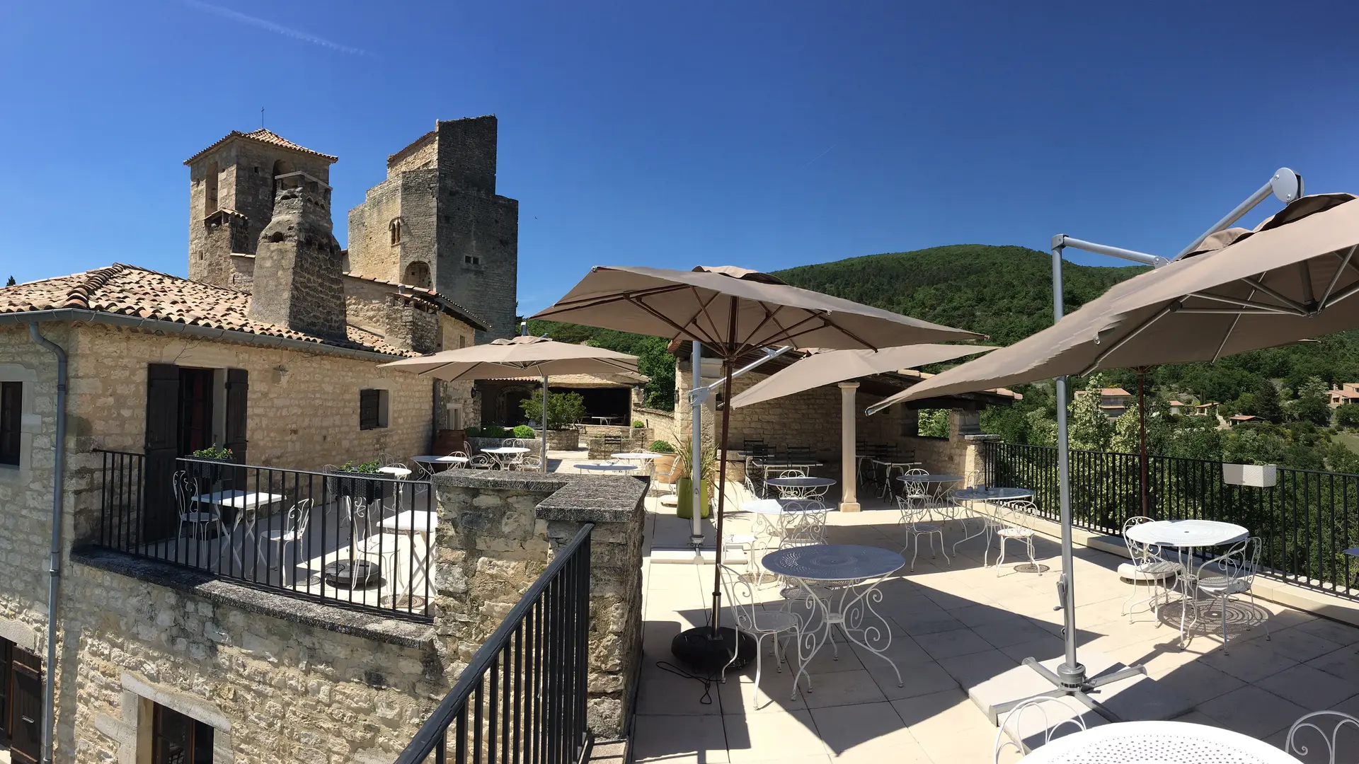 Terrasse panoramique vue donjon du chateau