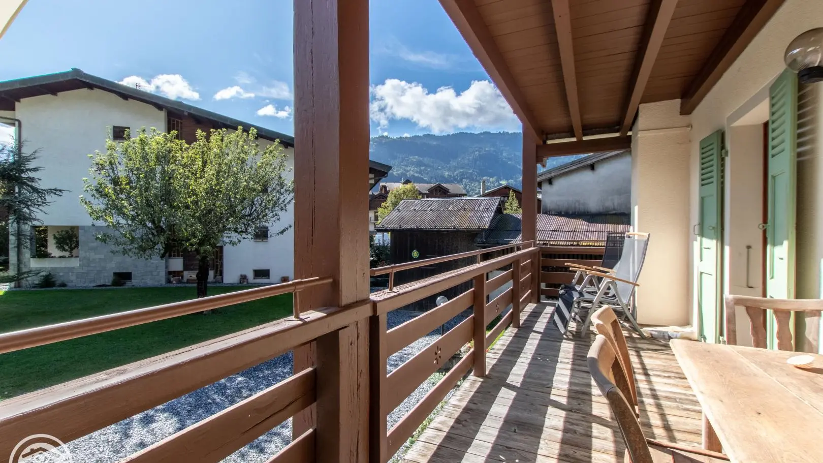 Balcon avec vue, équipé de mobilier