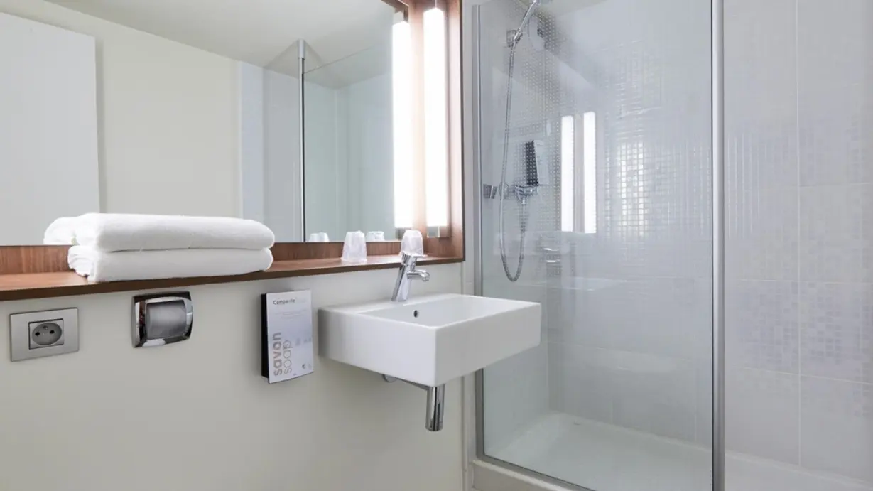 Salle de bain Campanile Montesson