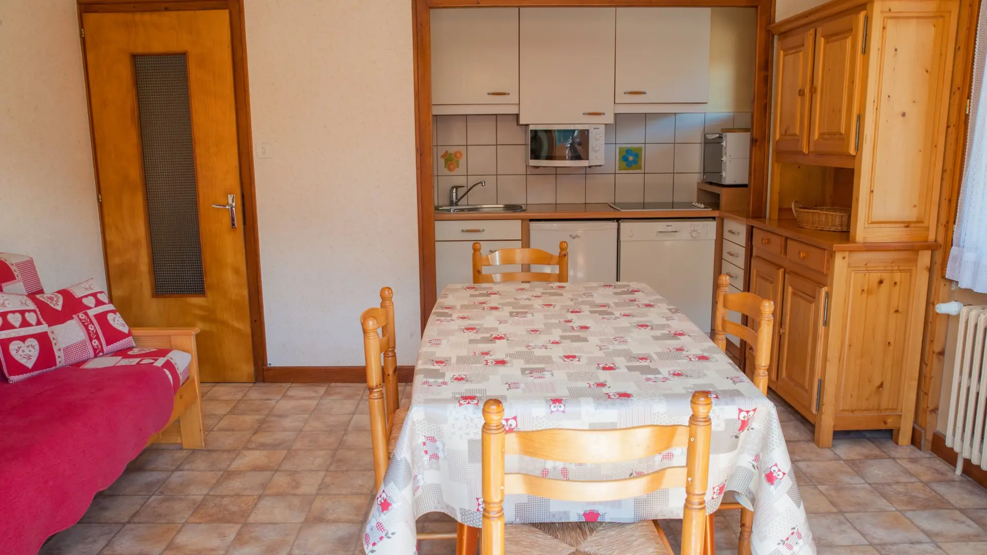 Salle à manger et cuisine/Dining room and kitchen-Tilleuls n°02-Le Grand-Bornand