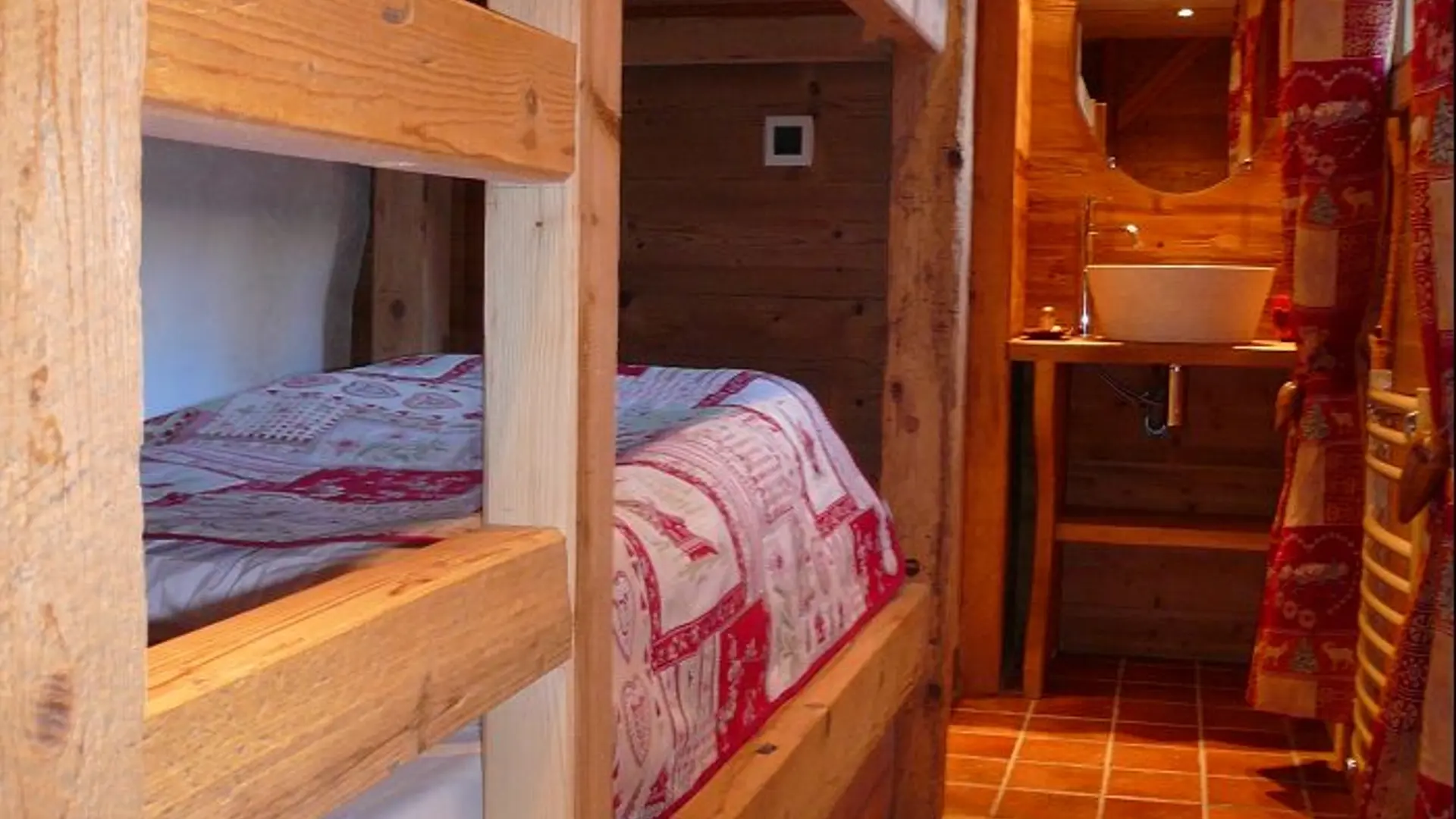 Chambre avec lits superposés/Bedroom with bunk beds-Au Bon Vieux Temps n°2-Le Grand-Bornand
